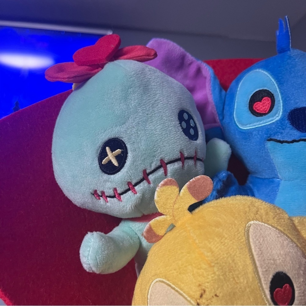 Disney Stitch & Friends Plush Valentine Day Gift Bouquet - Picture 3 of 15